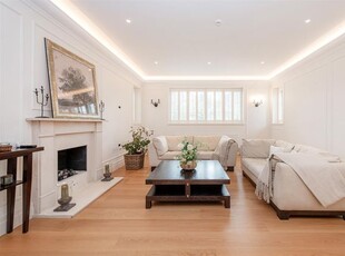 Flat to rent in Frognal Lane, Hampstead NW3