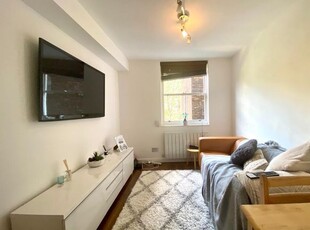 Flat to rent in Great Titchfield Street, London W1W