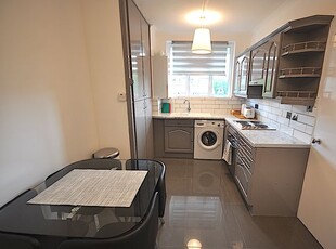 Flat to rent in Hallfield Estate, Bayswater, Hyde Park, London W2