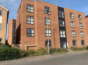 Flat to rent in Hawkins Road, Colchester CO2