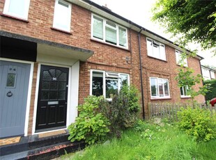 Flat to rent in Hawthorn Avenue, Brentwood CM13