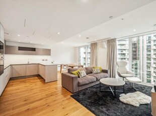 Flat to rent in Hermitage Street, London W2.