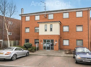 Flat to rent in High Street, Amblecote, Stourbridge, West Midlands DY8