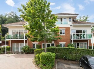 Flat to rent in Hill View, Dorking RH4