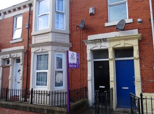 Flat to rent in Ladykirk Road, Benwell, Newcastle Upon Tyne NE4