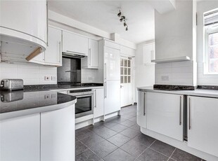 Flat to rent in Latymer Court, Hammersmith Road W6
