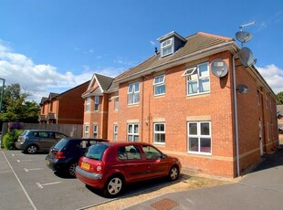 Flat to rent in Malmesbury Park Place, Bournemouth BH8