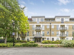 Flat to rent in Melliss Avenue, Kew, Richmond TW9
