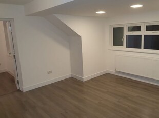 Flat to rent in New Bedford Road, Luton LU3