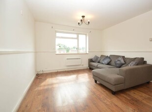 Flat to rent in New Haw, Addlestone KT15