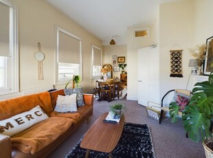 Flat to rent in Ormond Terrace, Cheltenham GL50