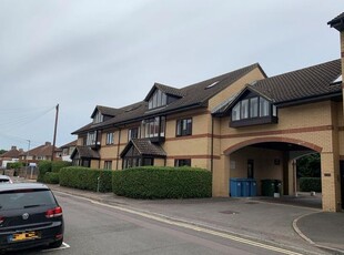 Flat to rent in Priory Road, Ambassador Court OX26