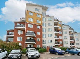 Flat to rent in Rockwell Court, Watford, Hertfordshire WD18