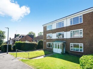 Flat to rent in Roman Lodge, Russell Road, Buckhurst Hill IG9