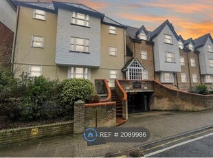 Flat to rent in St Peter's Street, Colchester CO1