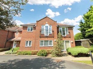 Flat to rent in The Causeway, Petersfield, Hampshire GU31