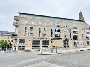 Flat to rent in Town Hall Street East, Halifax HX1