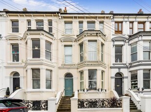 Flat to rent in Walpole Terrace, Brighton BN2