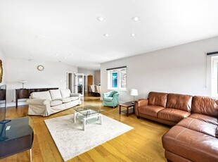 Flat to rent in Warren House, Beckford Close W14