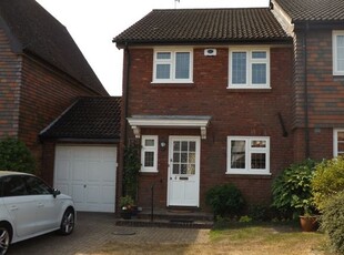 Link-detached house to rent in Clerks Croft, Bletchingley RH1