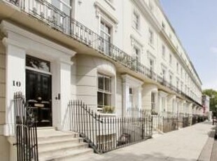 Maisonette to rent in Norland Square, London W11
