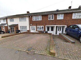 Maisonette to rent in Vinters Avenue, Stevenage SG1