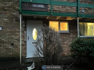 Maisonette to rent in Woodcraft Close, Coventry CV4