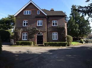 Penthouse to rent in Harpenden Road, St Albans AL3