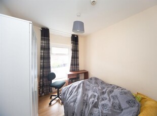 Room to rent in Raymond Terrace, Treforest, Pontypridd CF37