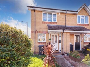 Semi-detached house to rent in Earls Lane, Cippenham, Slough SL1