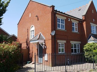 Semi-detached house to rent in Tomswood Hill, Ilford IG6