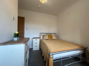 Shared accommodation to rent in Room 5, 68 Garden Walk, Cambridge CB4