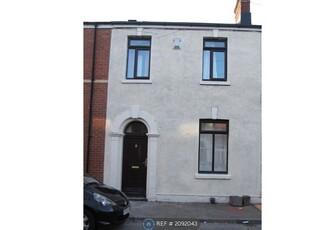 Terraced house to rent in Augusta Street, Cardiff CF24