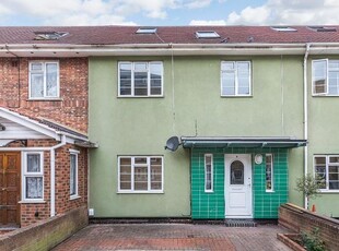 Terraced house to rent in Hearnshaw Street, London E14