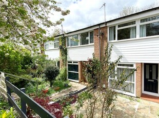 Terraced house to rent in Hillbrow, Reading, Berkshire RG2