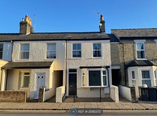 Terraced house to rent in Mill Road, Cambridge CB1