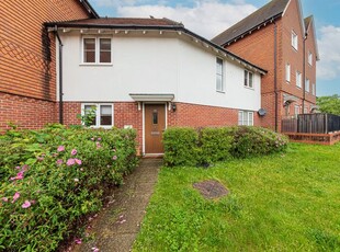 Terraced house to rent in Outfield Crescent, Wokingham RG40
