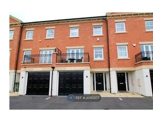 Terraced house to rent in Rainbow, Kent DA8