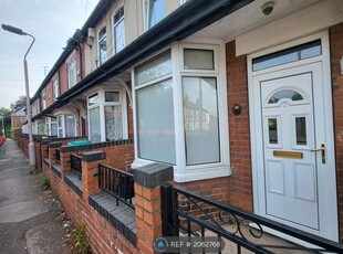 Terraced house to rent in Redcliffe Road, Mansfield NG18