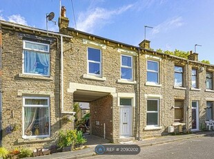 Terraced house to rent in Thornton Street, Moorside, Cleckheaton BD19