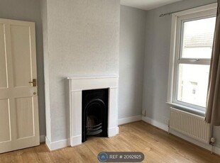 Terraced house to rent in West Street, Gillingham ME7