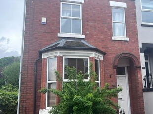 Town house to rent in James Street, Stoke-On-Trent ST4