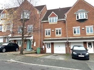 Town house to rent in Sandpiper Road, Calder Grove, Wakefield WF4