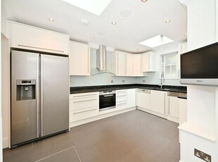 Town house to rent in Violet Hill, St Johns Wood NW8