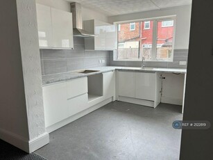 2 bedroom terraced house for rent in Stelfox Street, Eccles, Manchester, M30