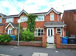 3 bedroom end of terrace house for rent in Tomlinson Street, Hulme, Manchester. M15 5FW, M15