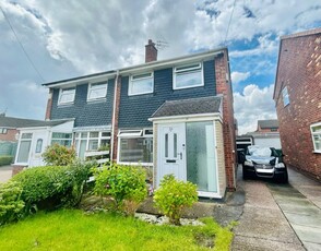 3 bedroom semi-detached house for rent in Fairford Way, Stockport, Greater Manchester, SK5