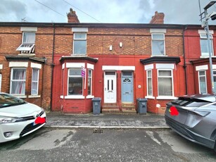 3 bedroom terraced house for rent in Ravensdale Street, Rusholme, Manchester, M14