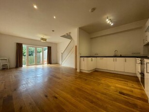 4 bedroom end of terrace house for rent in Bevendean Road, Brighton, BN2