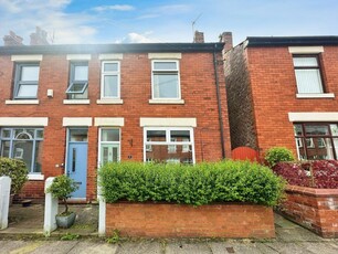 4 bedroom semi-detached house for rent in Elizabeth Street, Prestwich, Manchester, M25